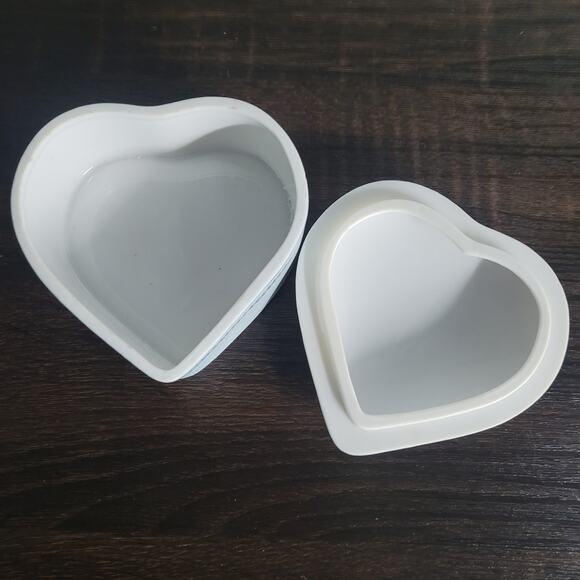 Vintage Porcelain Heart Trinket Box Gold Gilt Floral Lid Small Jewelry Box w/Lid - Picture 5 of 10